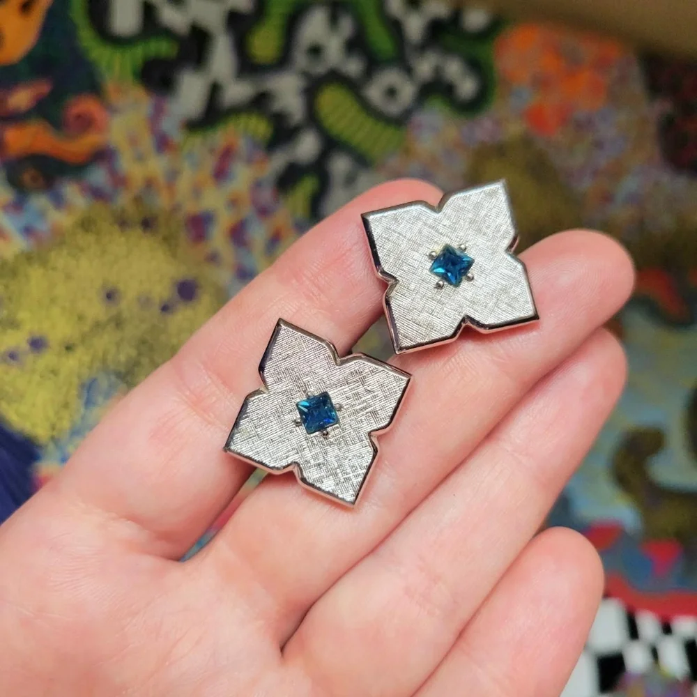 Vintage Swank Pair of Silver & Royal Blue Clover Cuff Links
